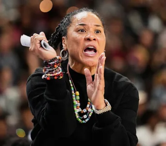 South Carolina tops AP women's basketball poll